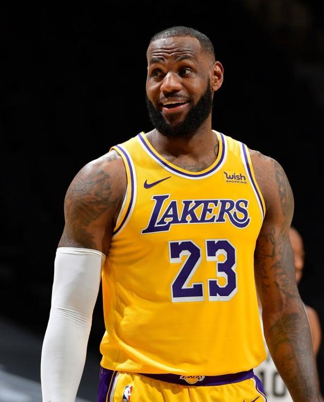 开云下载-新赛季首期MVP榜:詹皇东契奇领跑 库里进前五